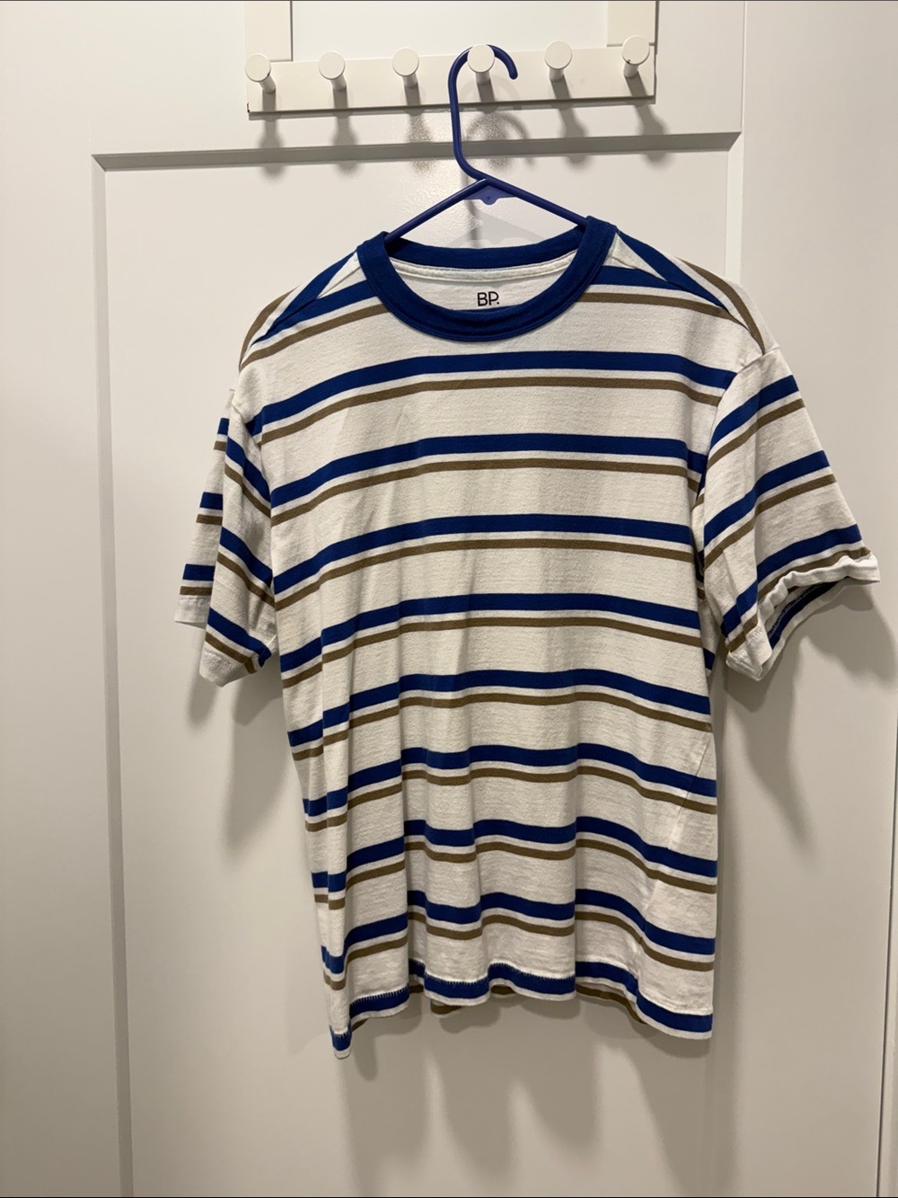 bp White Short-Sleeve Crewneck Tee with Blue and Brown Stripes